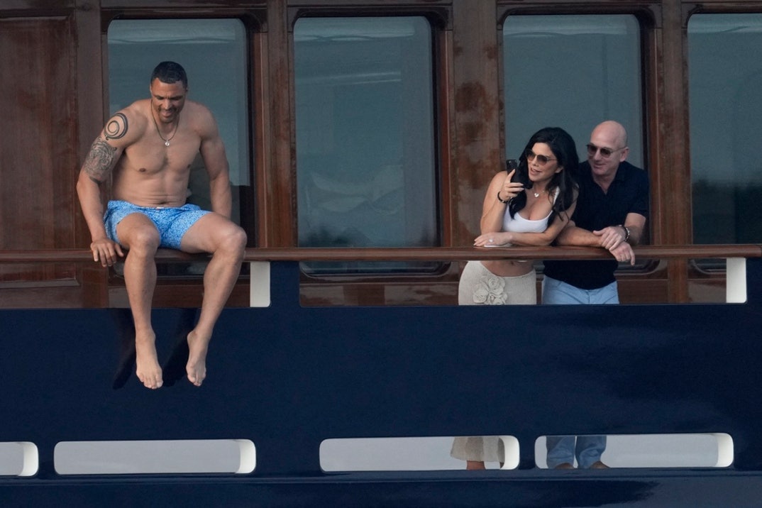 From there they headed the next day to Cannes, and this is where we see Lauren with her hand on the railing of the ship. The ring is impossible to miss. As for why Lauren finally turned the ring so the rock was visible ... the secret was out once their guests arrived ... guests including her ex, Tony Gonzalez.