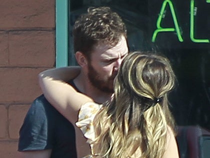 0730-chris-pratt-katherine-schwarzenegger-ice-cream-kissing-family-photos-launch-thumb