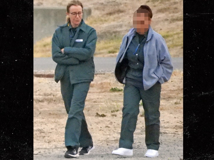 1024 felicity huffman inmate splash 3