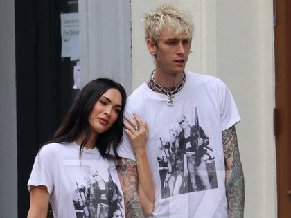 Megan Machine Gun Kelly Posing New York together photos 5