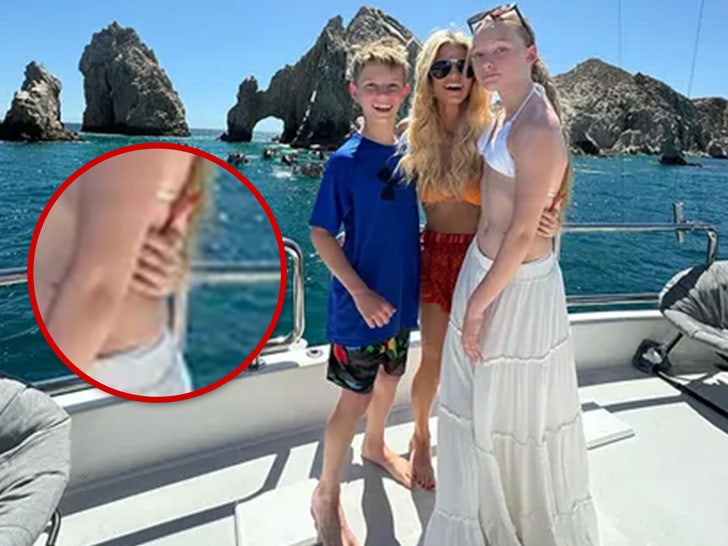 Jessica Simpson_sub_no ring_instagram