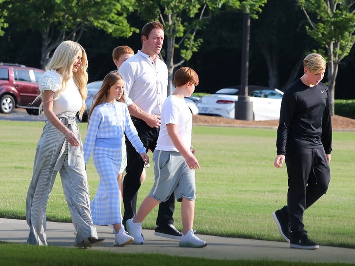 Kim Zolciak and Kroy Biermann Take Kids To Church Amid Nasty Divorce