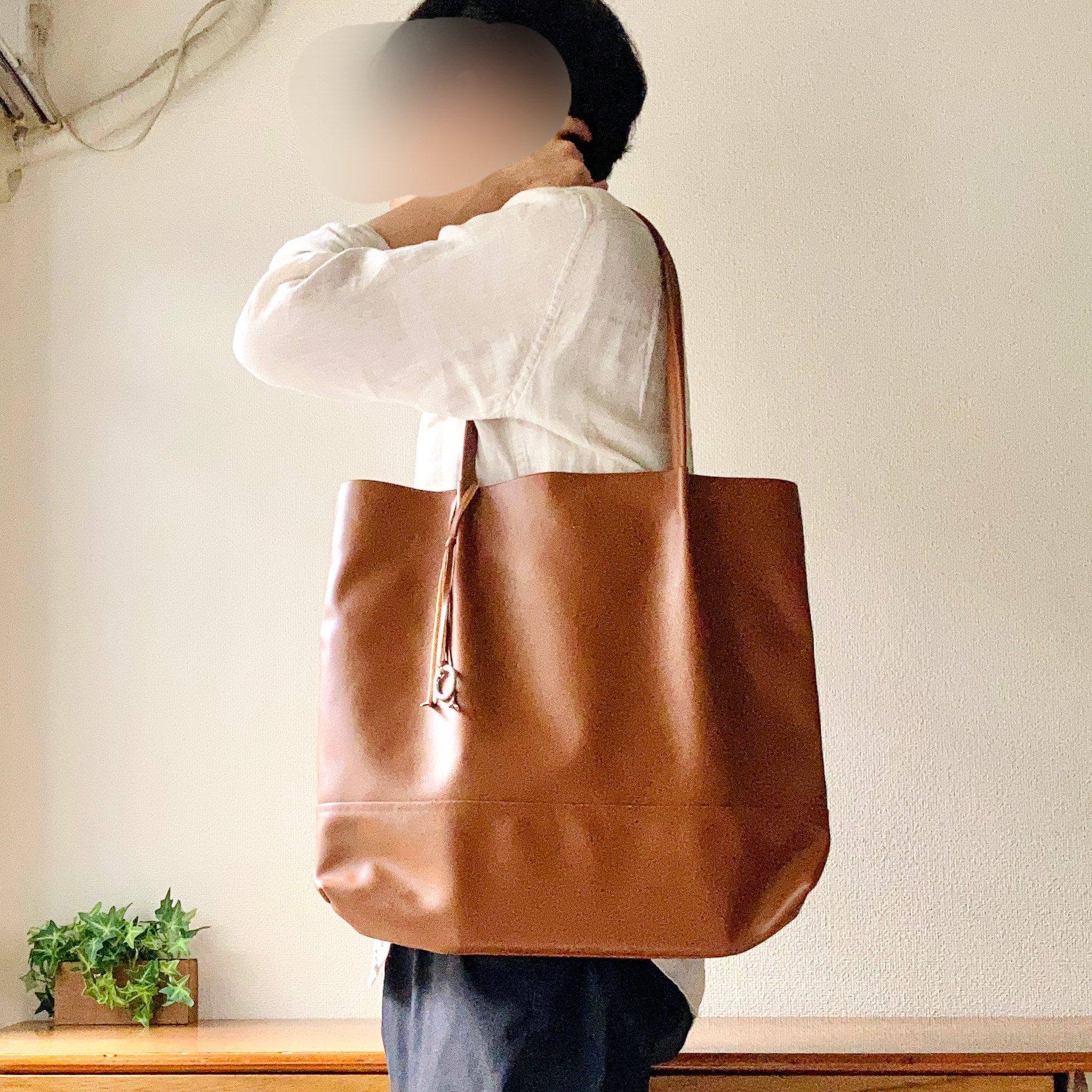 GLOBAL WORK（グローバルワーク）のトートバッグ「URBANCARRY TOTE（アーバンキャリートート）」どんなコーデにも合って使いやすい