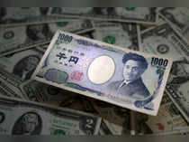 Yen hovers near 5-month low as BOJ's cautious stance weighs