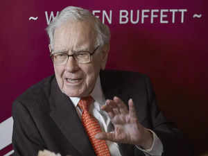 Federal Reserve Bank of New York says there's a 29% chance of a recession in the next 12 months; here's Warren Buffett's advice on how to invest during tough times