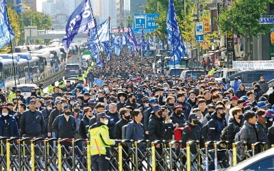 노조 요구 마지못해 들어줬는데…사장은 수사받고 장관은 벌금낼뻔