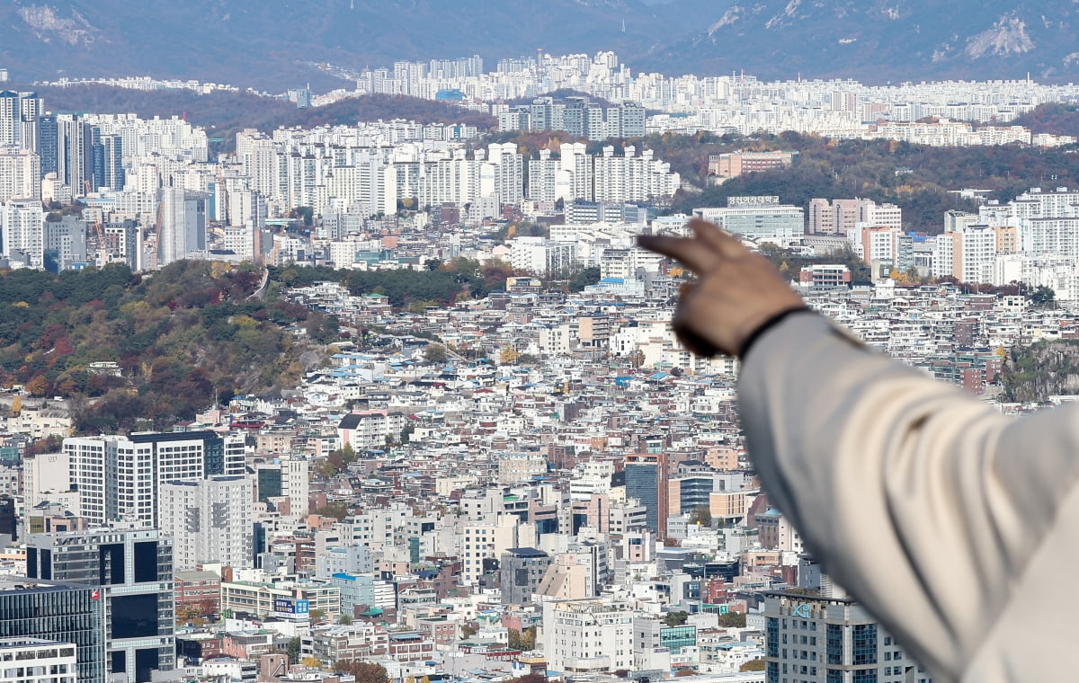 서울 중구 남산에서 바라본 시내 주택과 아파트 단지의 모습. 사진=연합뉴스