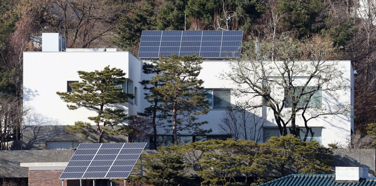  '297억' 이명희 회장 한남동 집, 10년 연속 단독주택 공시가 1위  /사진=연합뉴스