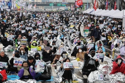 "집회 빛낸 'K시민의식' 사라졌나"…쓰레기로 몸살 앓는 한남동