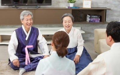 "자식한테 사달라기엔"…요즘 뜨는 부모님 '설 선물' 뭐길래