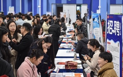 "대졸 신입 월급 1000만원"…中서 모셔 가려고 난리난 직업