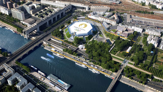 01-Paris2024-BCY-Arena-Bercy-jaune-OLY-changement-de-branding-min-scaled