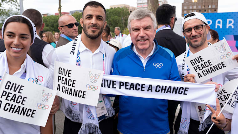 Olympic athletes call for peace from the Olympic Village – IOC President Bach: “You are the peace ambassadors of our time”