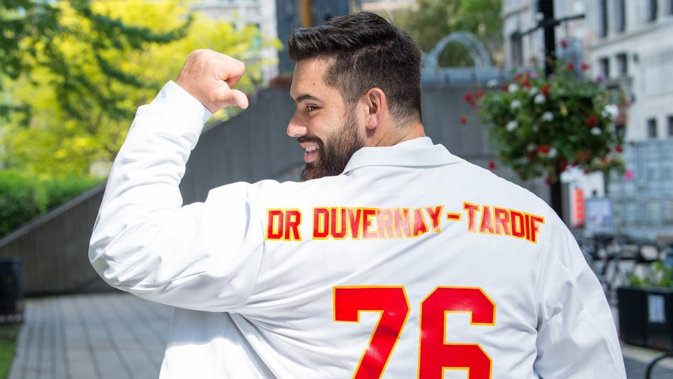 從球場上轉移至醫護第一線的阻擋者：Laurent Duvernay-Tardif