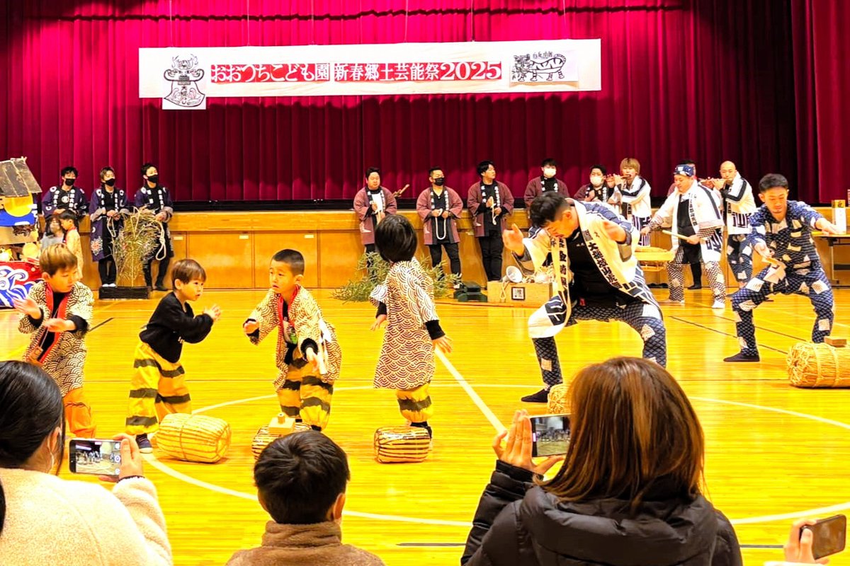 ごっこじゃないよ　園児が本物の郷土芸能団体と共演、「心一つに」