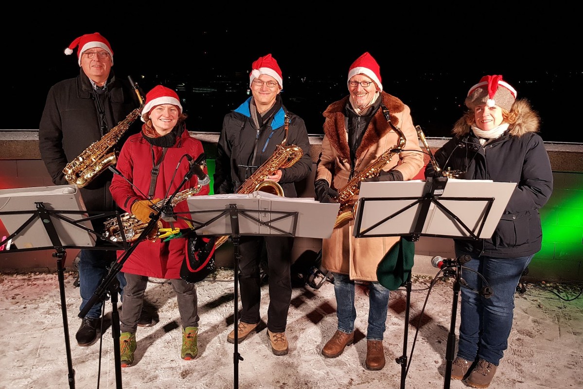 Saxophon Ensemble spielt über Gladbachs Dächer hinweg