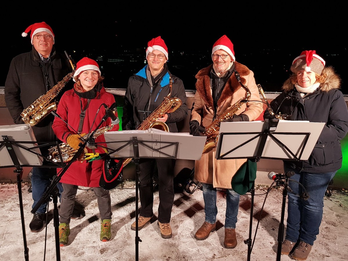 Saxophon Ensemble spielt über Gladbachs Dächer hinweg