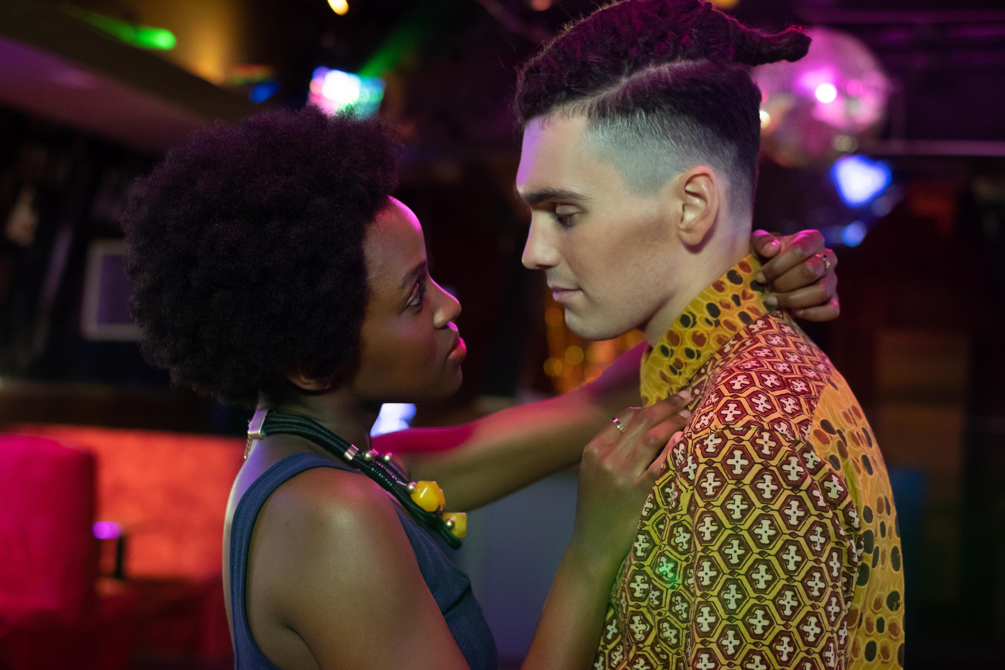 Masali Baduza as Sephy and Jack Rowan as Callum on Noughts and Crosses on BBC1