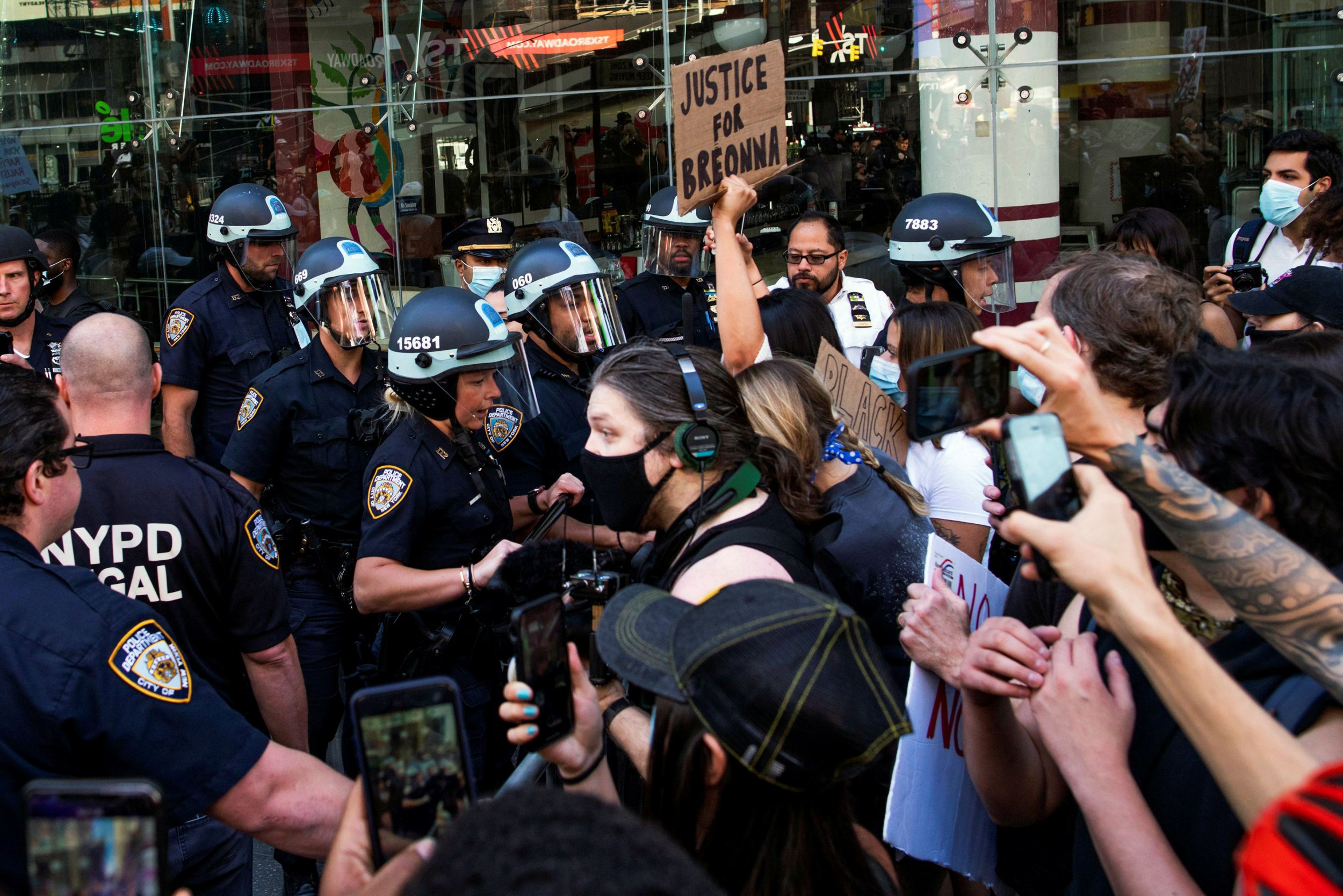 FILE PHOTO: Demonstrators scuffle with NYPD police officers as they try to march trough Times Square during a protest against racial inequality in the aftermath of the death in Minneapolis police custody of George Floyd, in New York City, New York, U.S. June 14, 2020. REUTERS/Eduardo Munoz/File Photo