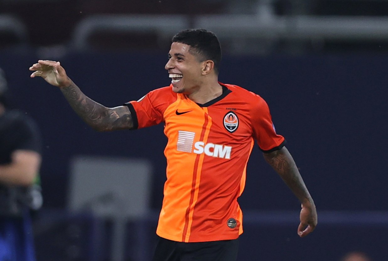 Soccer Football - Europa League - Quarter Final - Shakhtar Donetsk v Basel - Veltins-Arena, Gelsenkirchen, Germany - August 11, 2020 Shakhtar Donetsk's Dodo scores their fourth goal, as play resumes behind closed doors following the outbreak of the coronavirus disease (COVID-19) Pool via REUTERS/Wolfgang Rattay