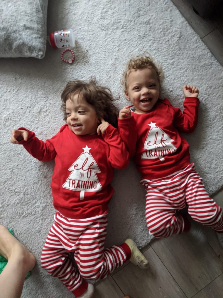 Ella-Mae Michaelski and twins Bella & Ruby Rainbow Trust i Christmas Appeal 2021 Image via anna.jackson@rainbowtrust.org.uk