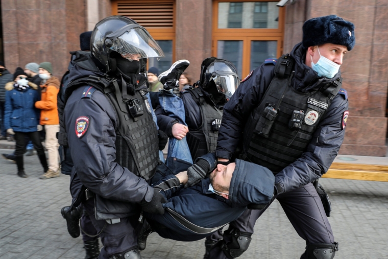 MOSCOW, RUSSIA - MARCH 6: Russian Police officers detain a man during an unsanctioned protest rally against the military invasion in Ukraine on March 6, 2022 in Moscow, Russia. Russia invaded neighboring Ukraine on 24th February 2022, its actions have met with worldwide condemnation with rallies, protests and peace marches taking place in cities across the globe. (Photo by Vladimir Pesnya/Epsilon/Getty Images)