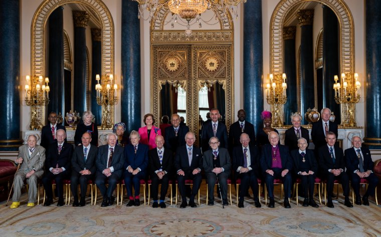 LONDON, UNITED KINGDOM - NOVEMBER 24: (back row, left to right) Dr Venki Ramakrishnan, Professor Margaret Macmillan, Professor Dame Elizabeth Anionwu, Professor Dame Ann Dowling, Professor Sir Magdi Yacoub, the Rt Hon Lord Darzi of Debham, Sir David Adjaye, Baroness Benjamin, Sir Paul Nurse and the Rt Hon Lord Janvrin, and (front row, left to right) Mr David Hockney, the Rt Hon Jean Chretien, Sir Timothy Berners-Lee, Sir David Attenborough, Sir Tom Stoppard, Lord Foster of Thames Bank, King Charles III, Professor Sir Roger Penrose, Lord Rothschild, the Rev and Rt Hon Lord Eames, Lord Rees of Ludlow, Mr Neil MacGregor and Hon John Howard, pose for a group photo at a luncheon for the Members of the Order of Merit at Buckingham Palace on November 24, 2022 in London, England. (Photo by Aaron Chown - WPA Pool/Getty Images)