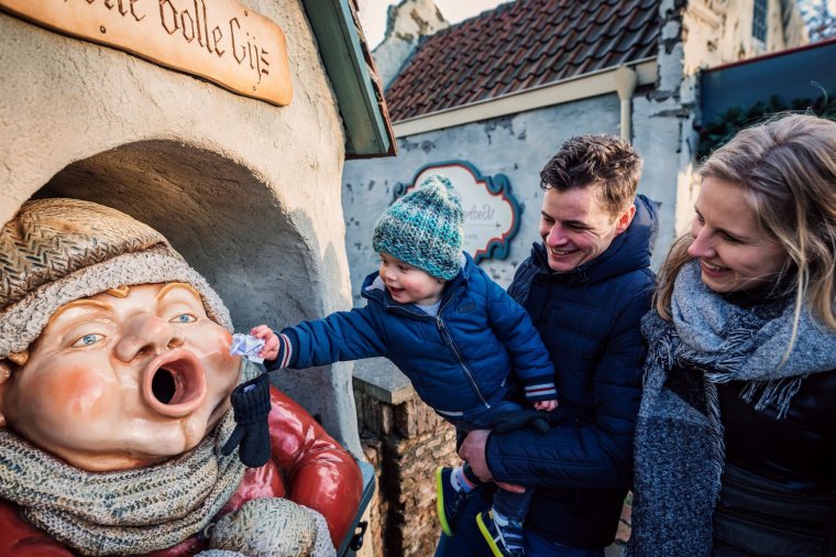 Holle Bolle Gijs eats visitors' rubbish, keeping the park clean