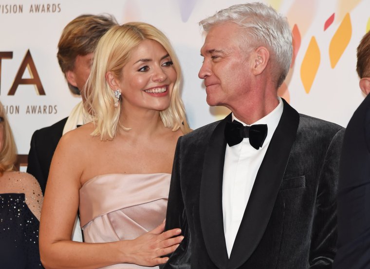 LONDON, ENGLAND - JANUARY 28: Holly Willoughby and Phillip Schofield, accepting the Live Magazine Show award for "This Morning", pose in the winners room at the National Television Awards 2020 at The O2 Arena on January 28, 2020 in London, England. (Photo by David M. Benett/Dave Benett/Getty Images)