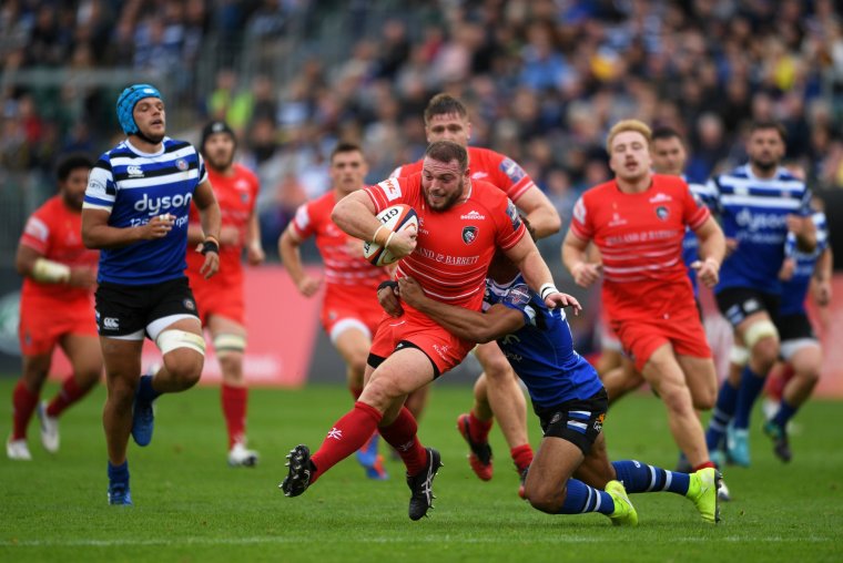 BATH, ENGLAND - OCTOBER 05: Greg Bateman of Leicester Tigers looks to break past Gabriel Hamer-Webb of Bath Rugby during the Premiership Rugby Cup Third Round match between Bath Rugby and Leicester Tigers at The Recreation Ground on October 05, 2019 in Bath, England. (Photo by Harry Trump/Getty Images)