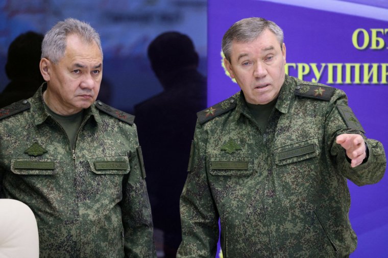 FILE PHOTO: Russian Defence Minister Sergei Shoigu and Chief of the General Staff Valery Gerasimov visit the Joint Headquarters of the Russian armed forces involved in military operations in Ukraine, in an unknown location in Russia, in this picture released December 17, 2022. Sputnik/Gavriil Grigorov/Kremlin via REUTERS ATTENTION EDITORS - THIS IMAGE WAS PROVIDED BY A THIRD PARTY./File Photo