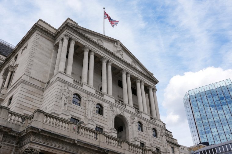 FILE PHOTO: A general view of the Bank of England (BoE) building, the BoE confirmed to raise interest rates to 1.75%, in London, Britain, August 4, 2022. REUTERS/Maja Smiejkowska/File Photo