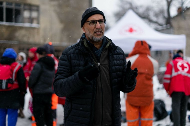 DEC CEO, Saleh Saeed, visits a training exercise for the Rapid Response Team of Ukrainian Red Cross in Odesa, Ukraine on 31 January 2023. DEC funds are supporting Ukrainian Red Cross operations in Odesa. Since the onset of the conflict, the International Red Cross and Red Crescent Movement has been working with URCS to step up its response, and together, they have supported 3.6 million people across the country so far (Photo; supplied by DEC, Maciek Musialek)