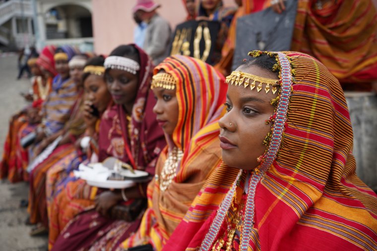 Girls in traditional dress (Photo: Intrepid Travel)