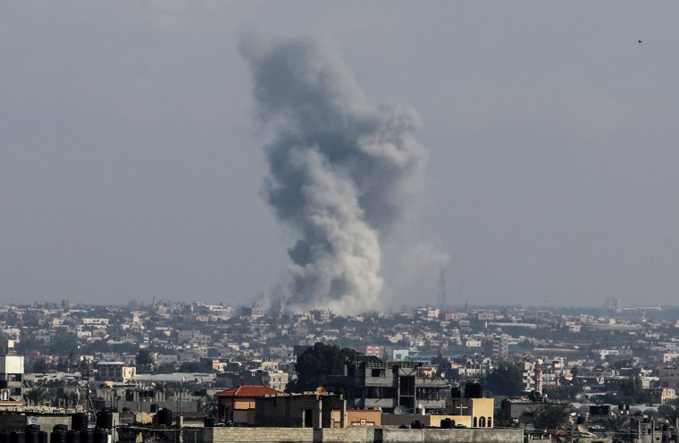 RAFAH, GAZA - NOVEMBER 14: Smoke rises as the Israeli attacks continue on its 36th day in Rafah, Gaza on November 14, 2023. (Photo by Abed Rahim Khatib/Anadolu via Getty Images)