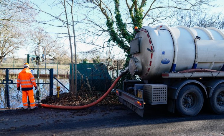 A tanker pumps out excess sewage from the Lightlands Lane sewage pumping station in Cookham, Berskhire which flooded after recent heavy rainfall. Water firm Thames Water apologised to residents and said: ???Unfortunately, flood defences next to Lightlands Lane Sewage Pumping Station were overwhelmed following recent heavy rainfall. "This caused the site to flood, affecting our ability to pump sewage away from nearby properties. Our engineers will continue to carry out necessary repairs where it is safe to do so." Thames Water added that it is using tankers to remove excess sewage to reduce the risk of further flooding and to ensure customers can continue to use their facilities at home. Picture date: Wednesday January 10, 2024. PA Photo. See PA story WEATHER Cold. Photo credit should read: Andrew Matthews/PA Wire