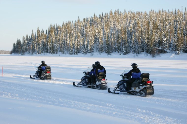 snowmobiles Finnish Lapland Image via https://mediabank.lappi.fi/