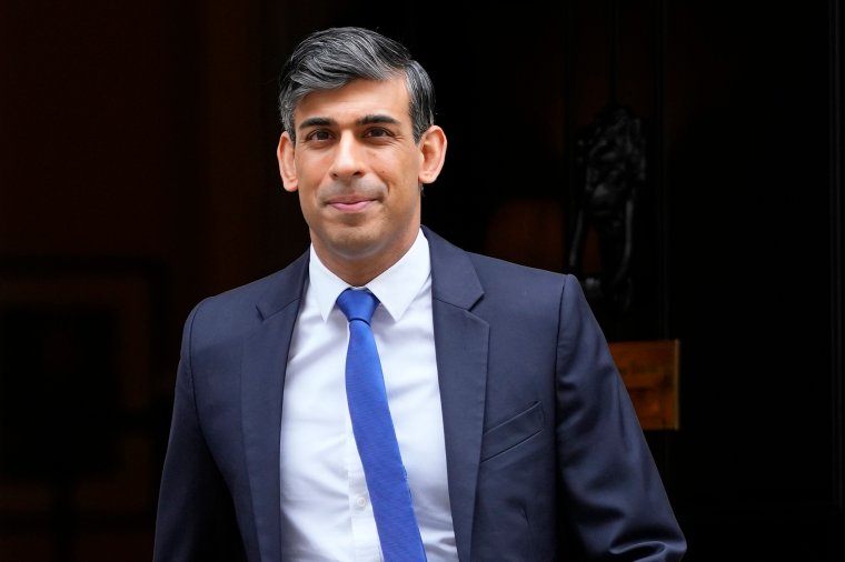 Britain's Prime Minister Rishi Sunak leaves Downing Street to attend the weekly session of Prime Ministers Qustions in the House of Commons in London, Wednesday, March 20, 2024. (AP Photo/Kirsty Wigglesworth)