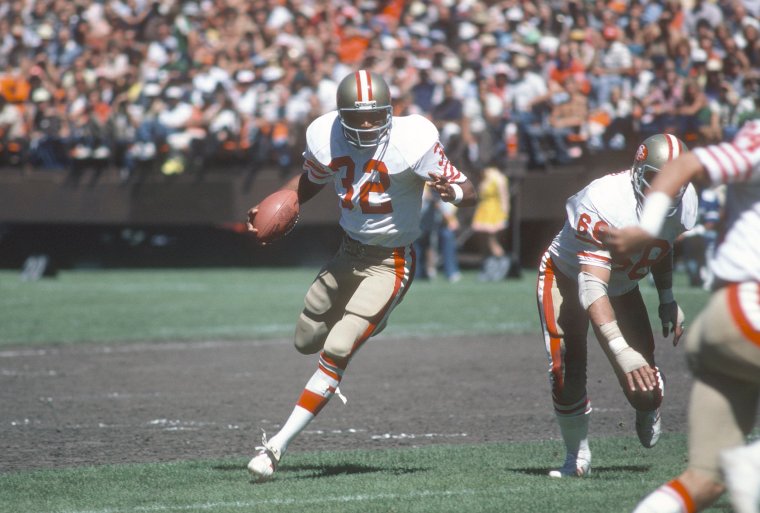 SAN FRANCISCO, CA - OCTOBER 7: Running back O.J. Simpson #32 of the San Francisco 49ers carries the ball against the Seattle Seahawks during an NFL football game October 7, 1979 at Candlestick Park in San Francisco, California. Simpson played for the 49ers from 1978-79. (Photo by Focus on Sport/Getty Images)