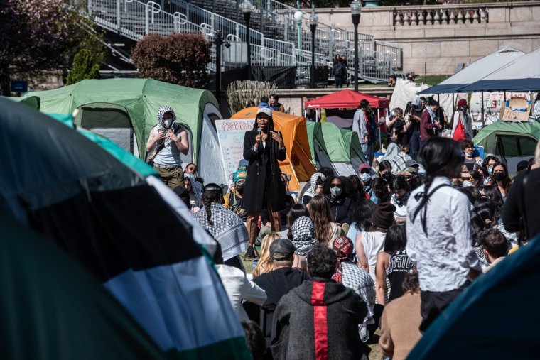 NEW YORK, NEW YORK - APRIL 23: Columbia University students participate in an ongoing pro-Palestinian encampment on their campus following last week's arrest of more than 100 protesters on April 23, 2024 in New York City. In a growing number of college campuses throughout the country, student protesters are setting up tent encampments on school grounds to call for a ceasefire in Gaza and for their schools to divest from Israeli companies.(Photo by Stephanie Keith/Getty Images)