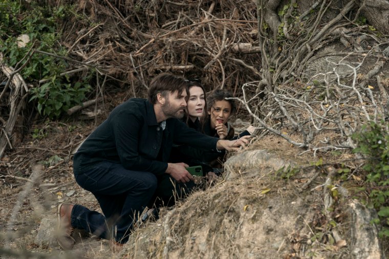 Bodkin. (L to R) Will Forte as Gilbert Power, Siobha??n Cullen as Dove, Robyn Cara as Emmy Sizergh in episode 104 of Bodkin. Cr. Enda Bowe/Netflix ?? 2024