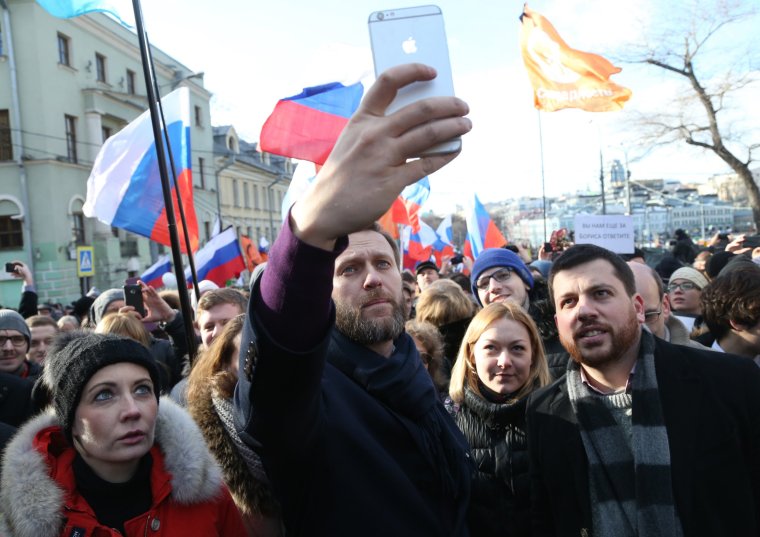 MOSCOW, RUSSIA - FEBRUARY 27: (RUSSIA OUT) Russian opposition leader Alexei Navalny (C), his spouse Yulia Navalnaya (L) and his aide Leonid Volkov (R) attend a mass march marking the one-year anniversary of the killing of opposition leader Boris Nemtsov on February 27, 2016 in Moscow, Russia. Several thousand people held a march in Moscow in memory of the Russian opposition leader to mark the first anniversary of his killing. (Photo by Mikhail Svetlov/Getty Images)