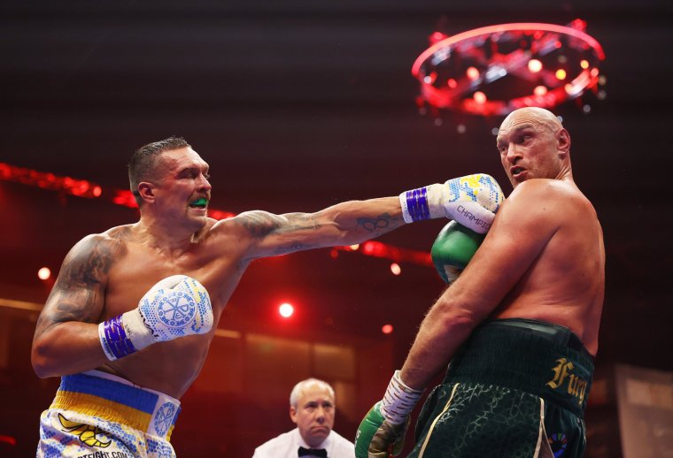 RIYADH, SAUDI ARABIA - MAY 18: Oleksandr Usyk punches Tyson Fury during the IBF, WBA, WBC, WBO and Undisputed Heavyweight titles' fight between Tyson Fury and Oleksandr Usyk at Kingdom Arena on May 18, 2024 in Riyadh, Saudi Arabia. (Photo by Richard Pelham/Getty Images)