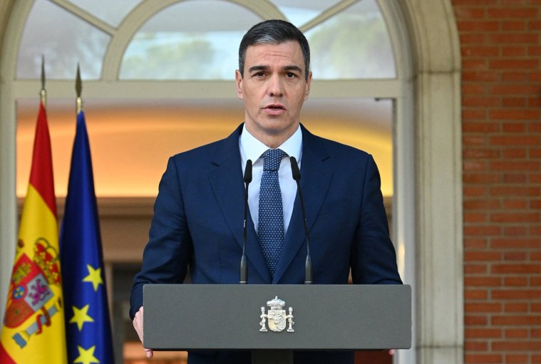 In this handout picture taken and released by La Moncloa on May 28, 2024 Spain's Prime Minister Pedro Sanchez delivers a speech over the recognition of Palestinian statehood by Spain, at La Moncloa Palace in Madrid. Spain, Ireland and Norway are formally recognising a Palestinian state on May 28, 2024 in a decision slammed by Israel as a "reward" for Hamas more than seven months into the devastating Gaza war. (Photo by Borja Puig de la BELLACASA / LA MONCLOA / AFP) / RESTRICTED TO EDITORIAL USE - MANDATORY CREDIT "AFP PHOTO / LA MONCLOA / BORJA PUIG DE LA BELLACASA" - NO MARKETING NO ADVERTISING CAMPAIGNS - DISTRIBUTED AS A SERVICE TO CLIENTS (Photo by BORJA PUIG DE LA BELLACASA/LA MONCLOA/AFP via Getty Images)