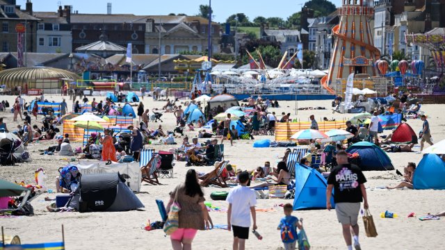 Met Office warns of rise in UK extreme weather as ‘very hot’ 30°C days treble