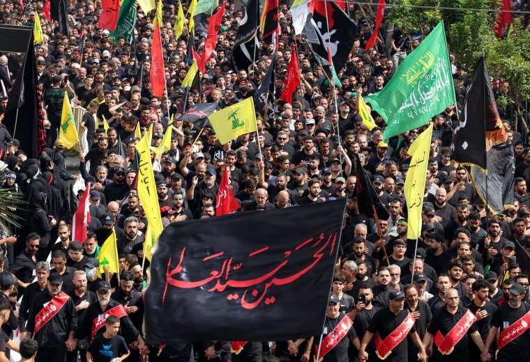 Lebanon's Hezbollah supporters march during a religious procession to mark Ashura in Beirut's southern suburbs, Lebanon July 17, 2024. REUTERS/Aziz Taher