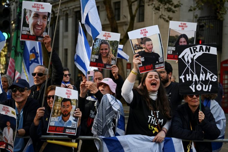 Counter-demonstrators hold up posters with pictures of hostages kidnapped by Hamas, during a demonstration in support of Palestinians in Gaza, in London, Britain October 5, 2024. REUTERS/Chris J Ratcliffe