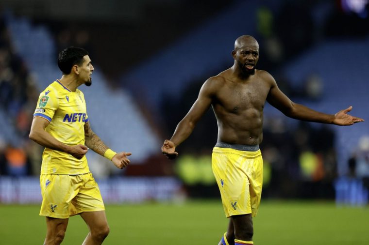 BIRMINGHAM, ENGLAND - OCTOBER 30: Daniel Munoz (l)of Crystal Palace talks with Jean-Philippe Mateta during the Carabao Cup Fourth Round match between Aston Villa and Crystal Palace at Villa Park on October 30, 2024 in Birmingham, England. (Photo by Malcolm Couzens/Getty Images)