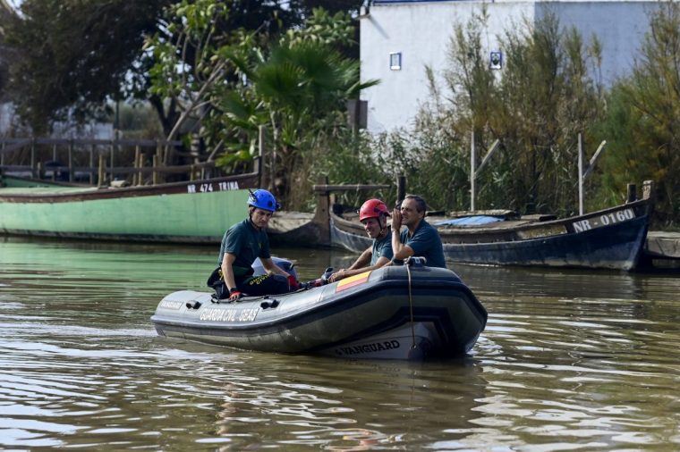 Spanish civil guards set out to continue searching for victims of devastating floods in El Palmar, in the Albufera national park, in the region of Valencia, eastern Spain, on November 5, 2024. The death toll from Spain's worst floods in a generation has climbed to 217, according to resuers. (Photo by JOSE JORDAN / AFP) (Photo by JOSE JORDAN/AFP via Getty Images)