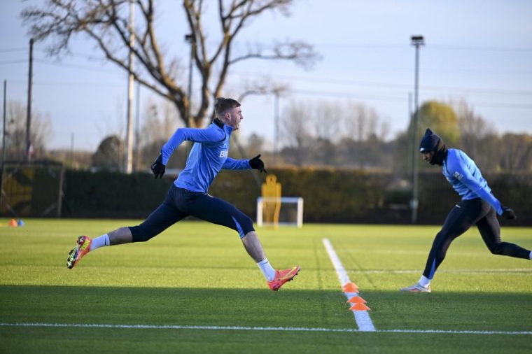 COBHAM, ENGLAND - NOVEMBER 21: Cole Palmer and Noni Madueke of Chelsea during a training session at Chelsea Training Ground on November 21, 2024 in Cobham, England. (Photo by Darren Walsh/Chelsea FC via Getty Images)